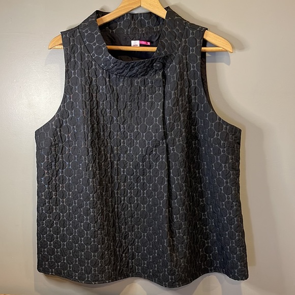 Table 8, 18, texture, interesting collar with button at top of  7” opening,EUC - Picture 1 of 7